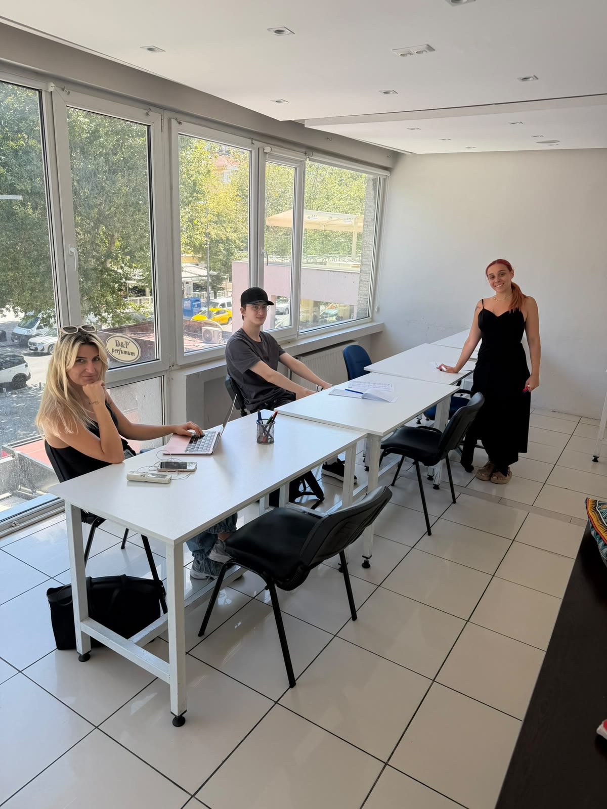 Ecole Plus Kadıköy | Modern Sınıf ve Ekip
